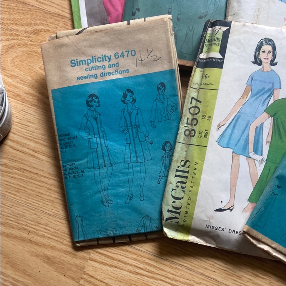 Simplicity Vintage Sewing Patterns Collection - image 3